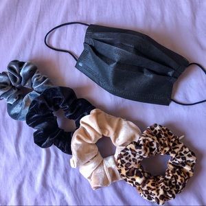 POCKET SCRUNCHIE/ MASK HOLDER